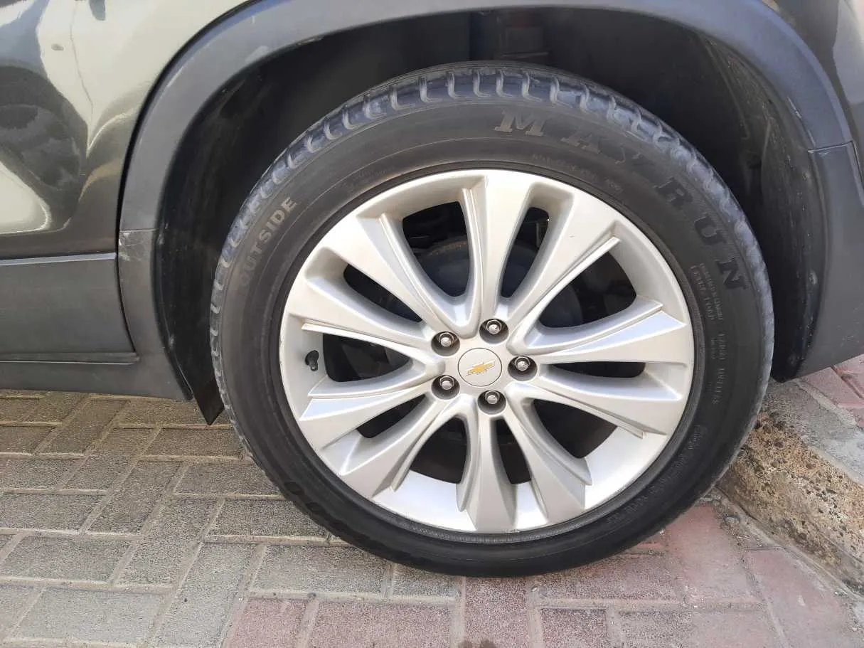 Car image 8