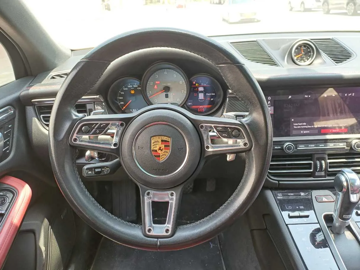 Car image 18