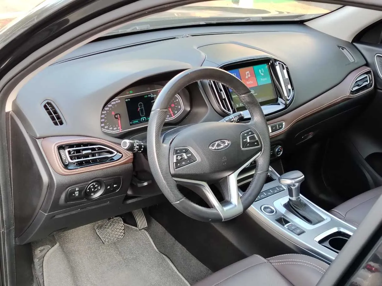 Car image 12
