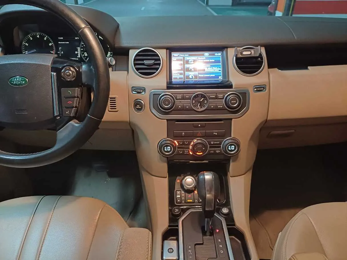 Car image 18