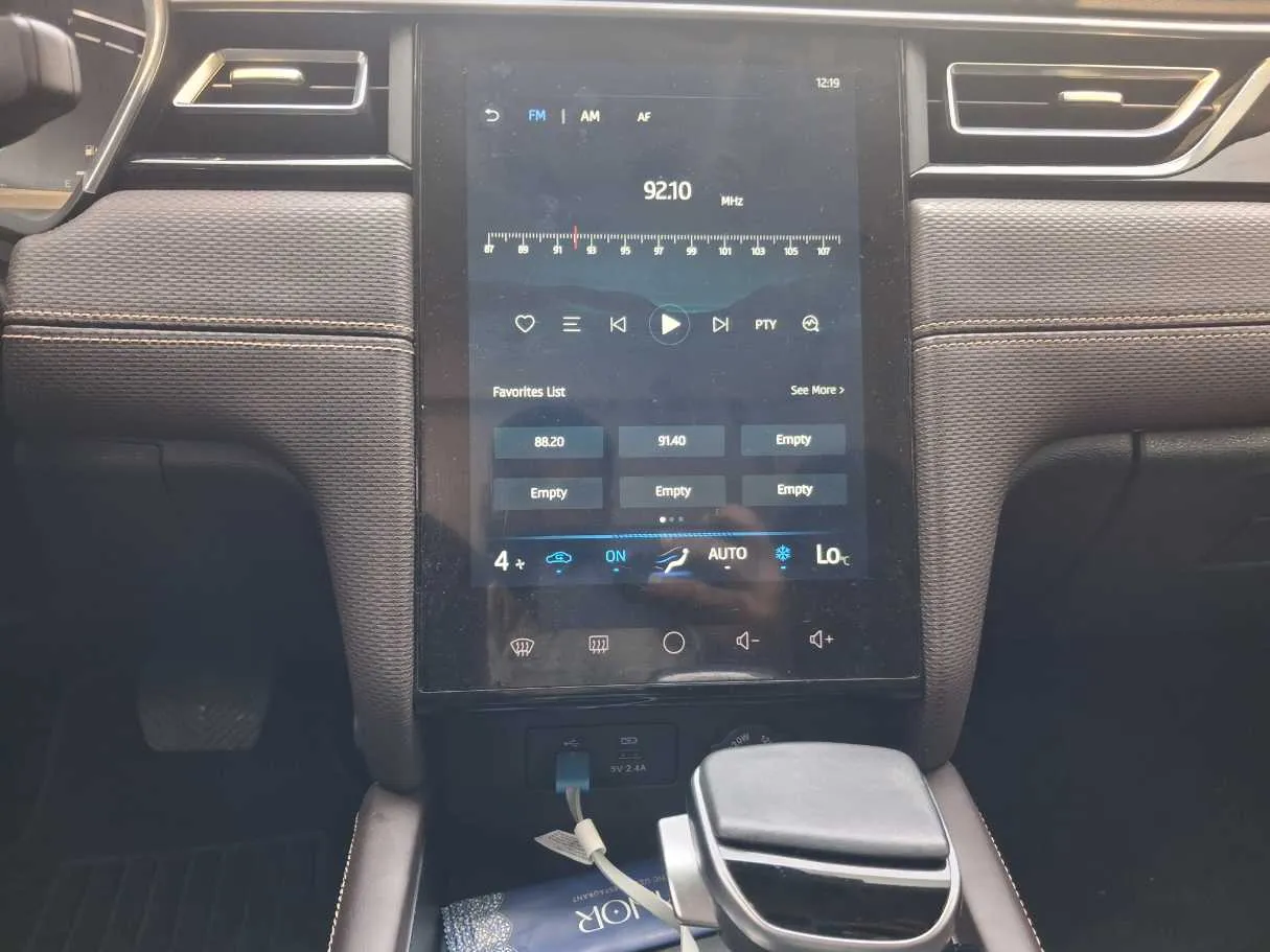 Car image 16