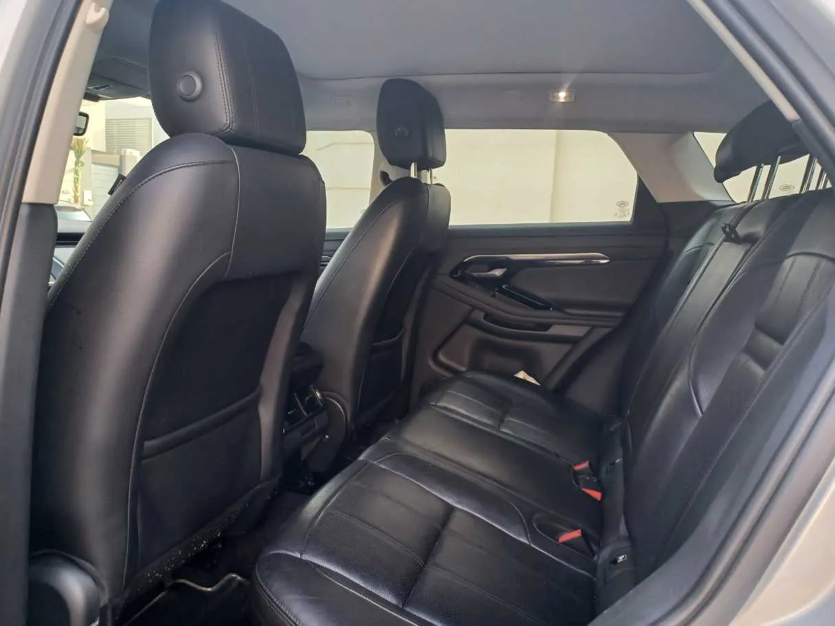 Car image 15