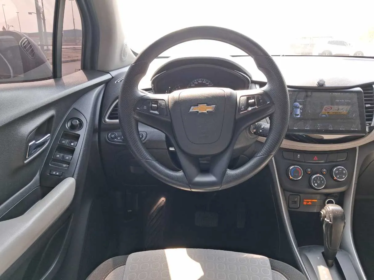 Car image 17