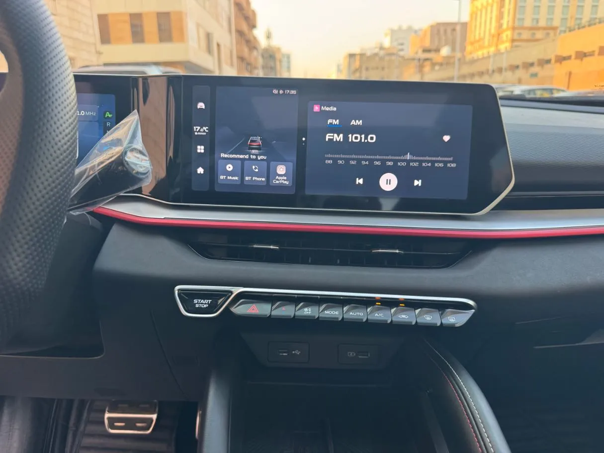 Car image 16