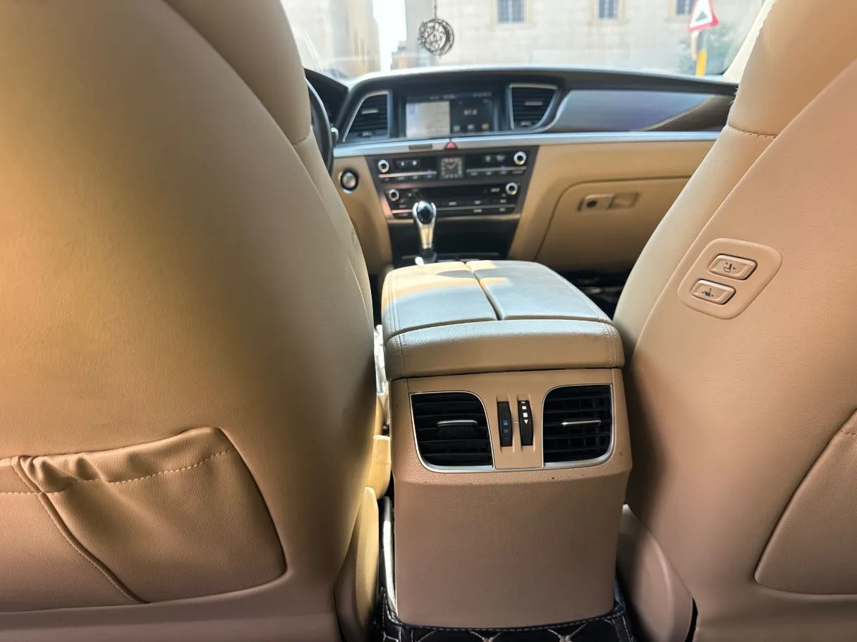 Car image 21