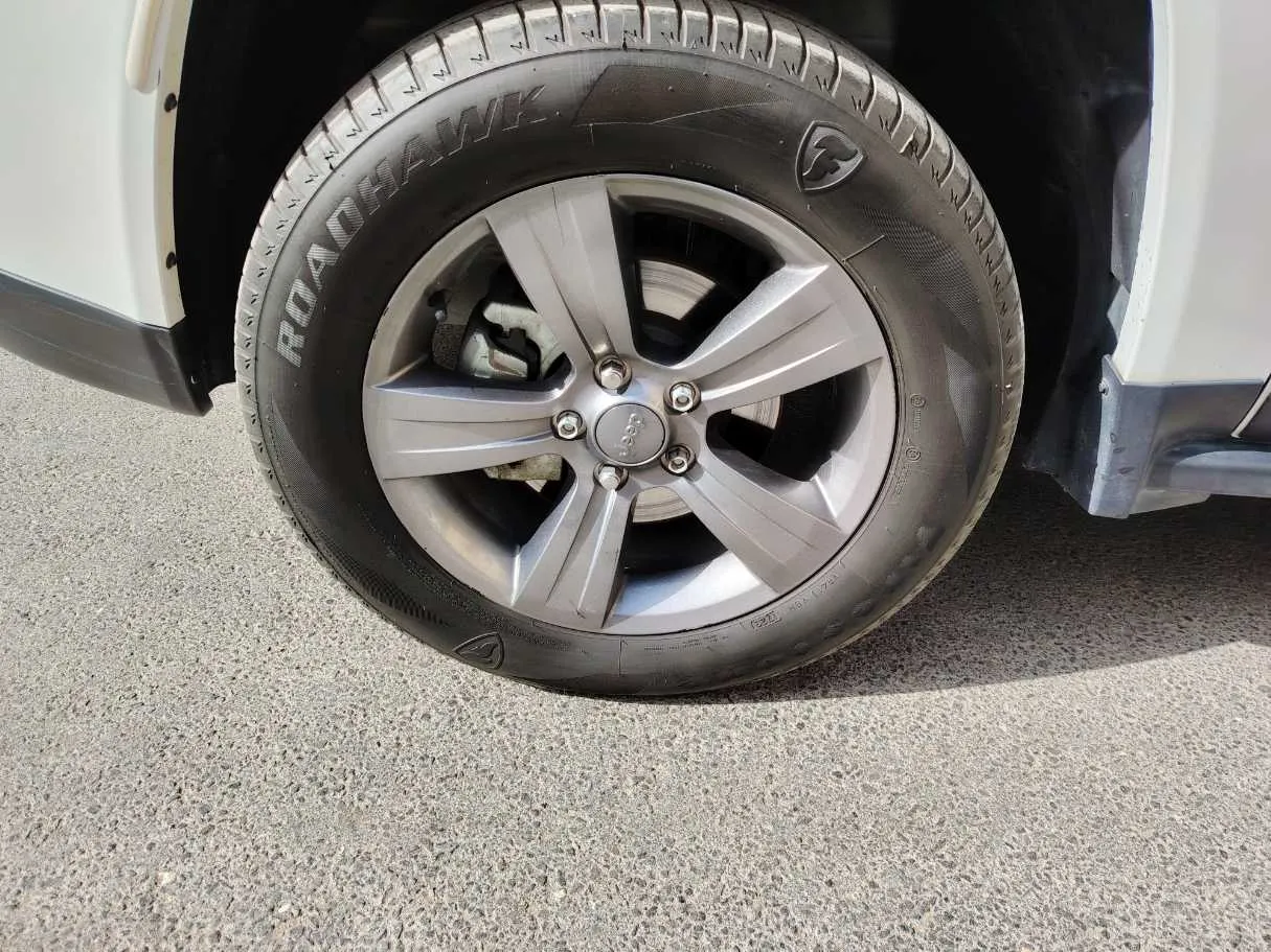 Car image 10