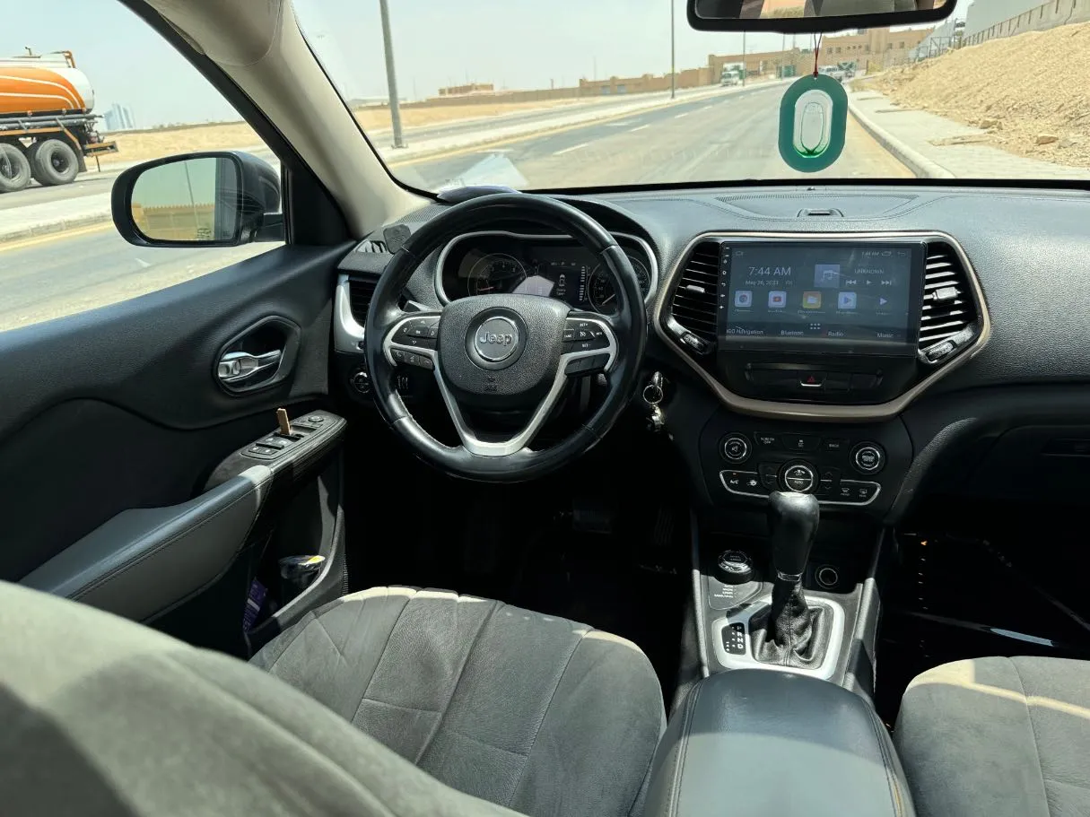 Car image 17