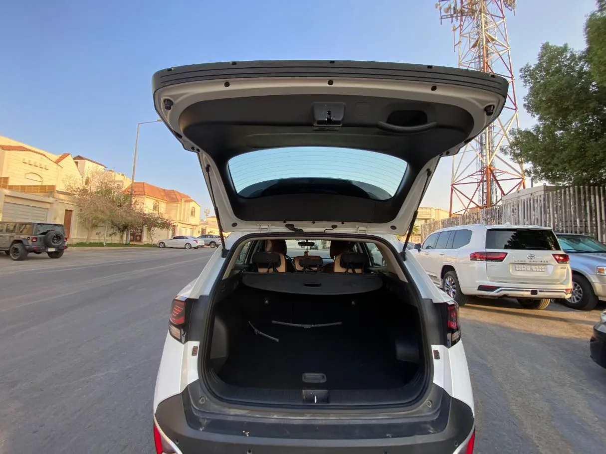Car image 18