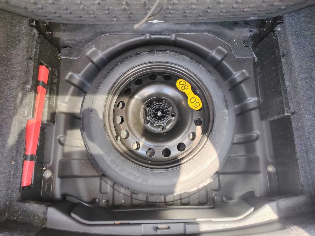 Car image 27