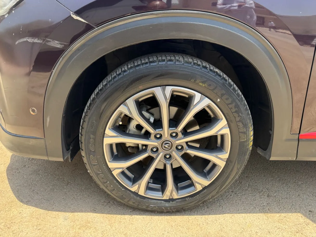 Car image 9