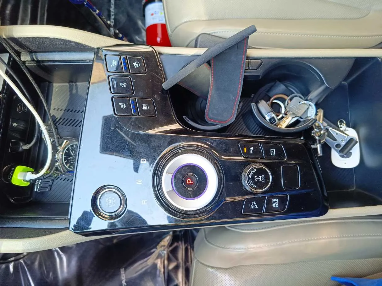 Car image 20