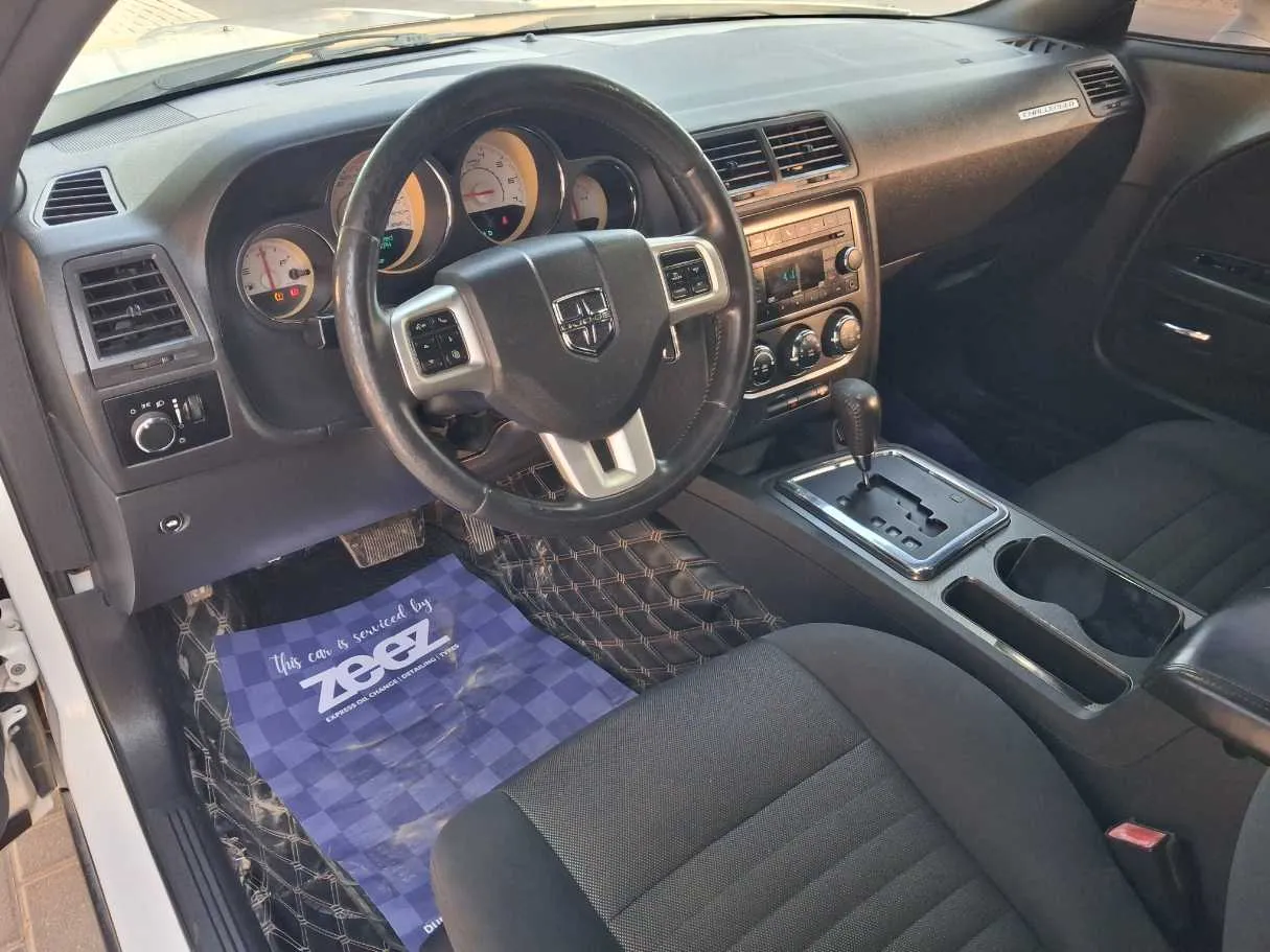 Car image 11