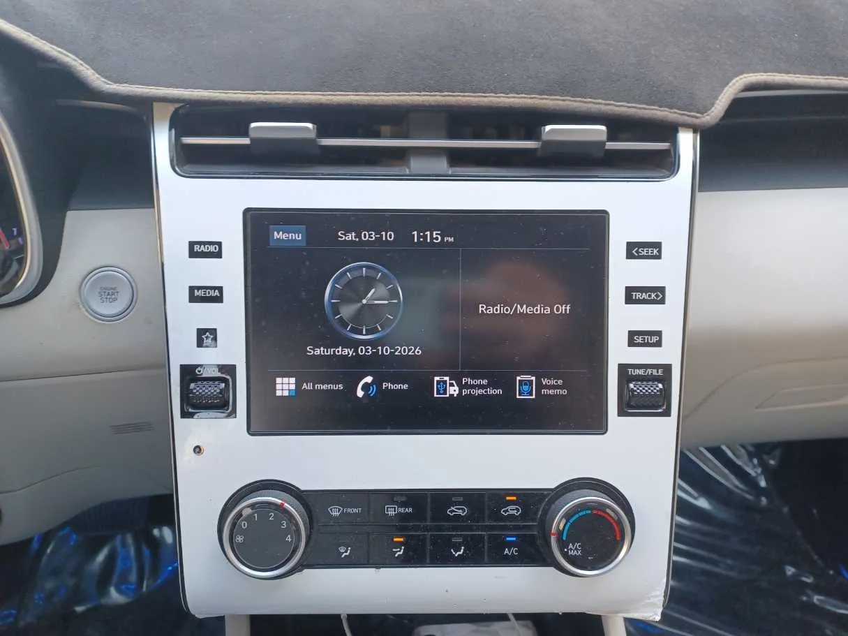 Car image 14