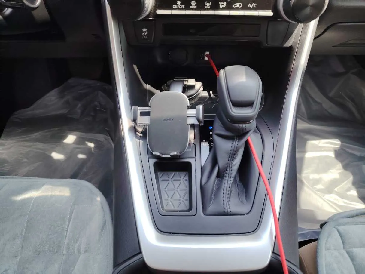 Car image 14