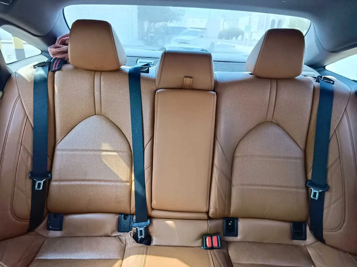 Car image 19