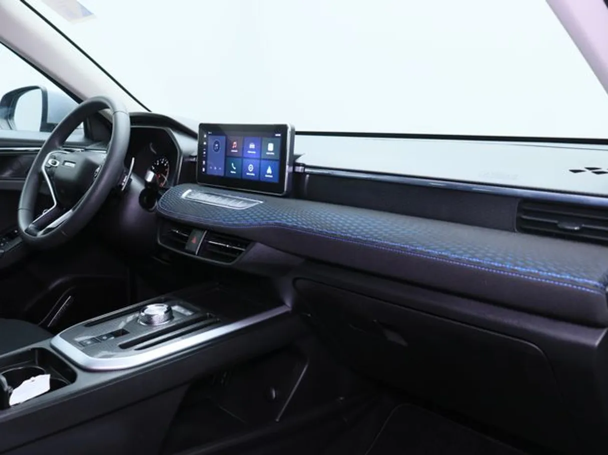 Car image 10