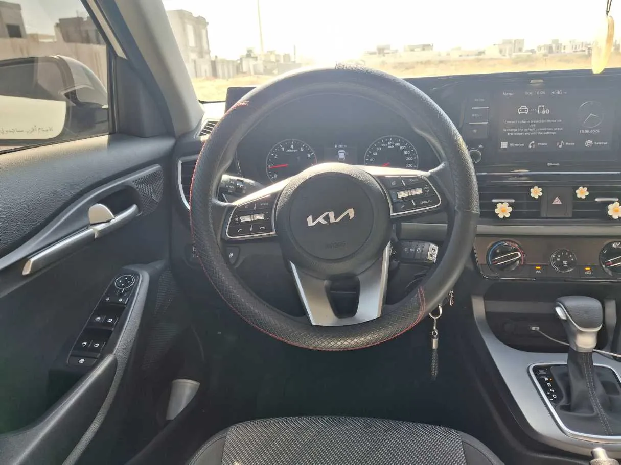 Car image 17