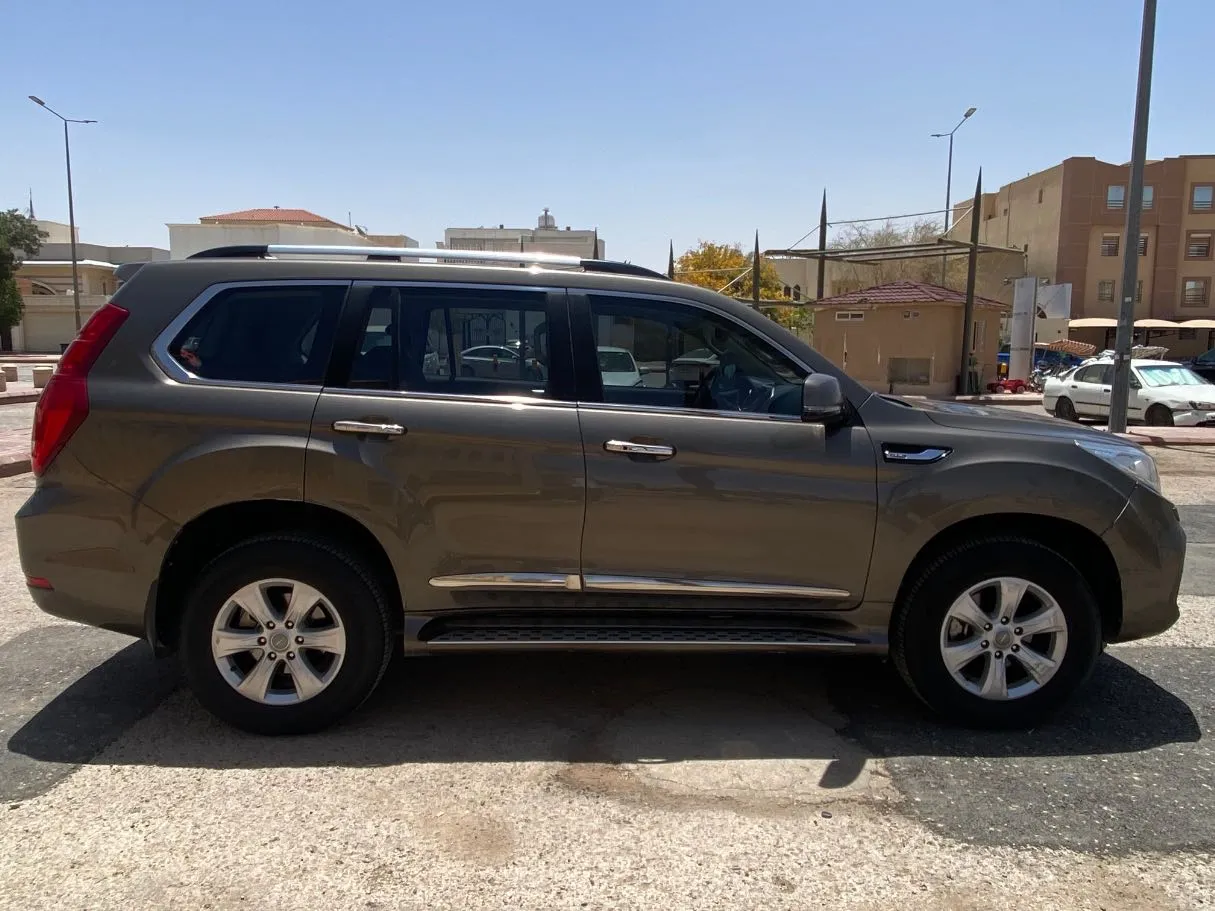 Car image 4