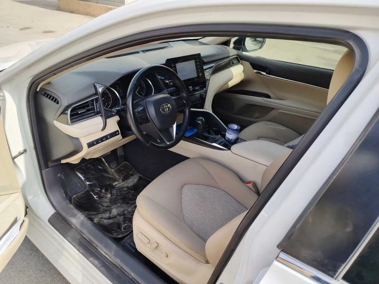 Car image 12