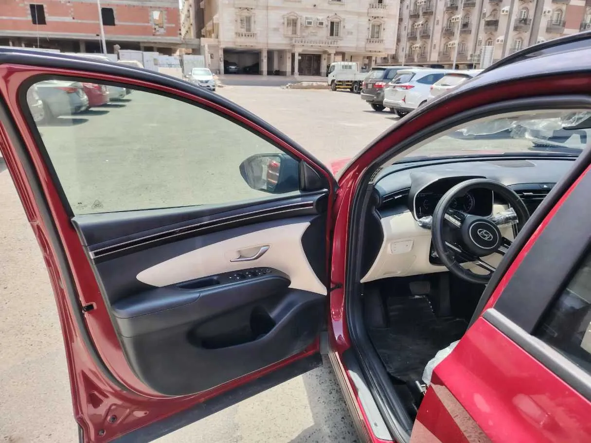 Car image 12