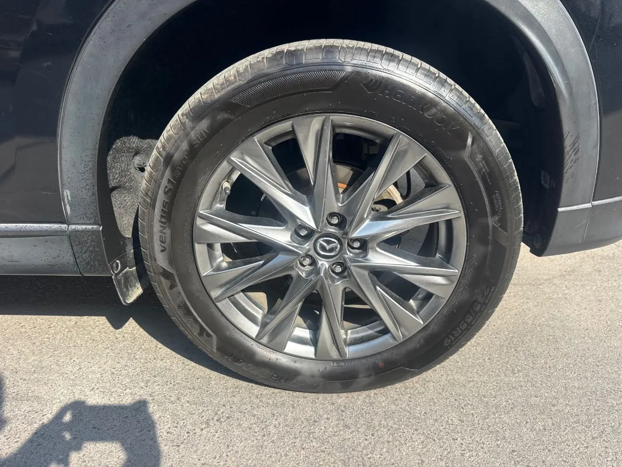 Car image 9