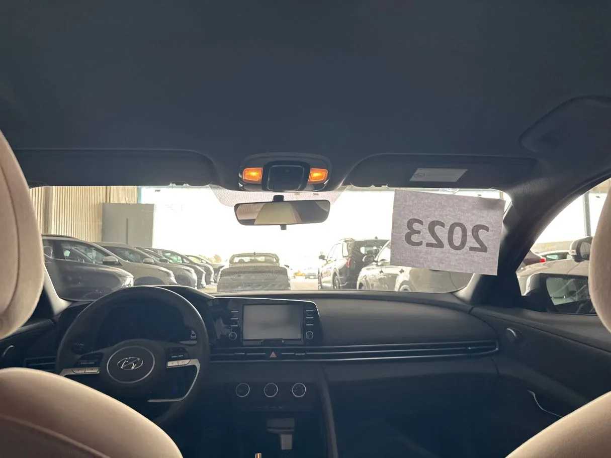 Car image 15