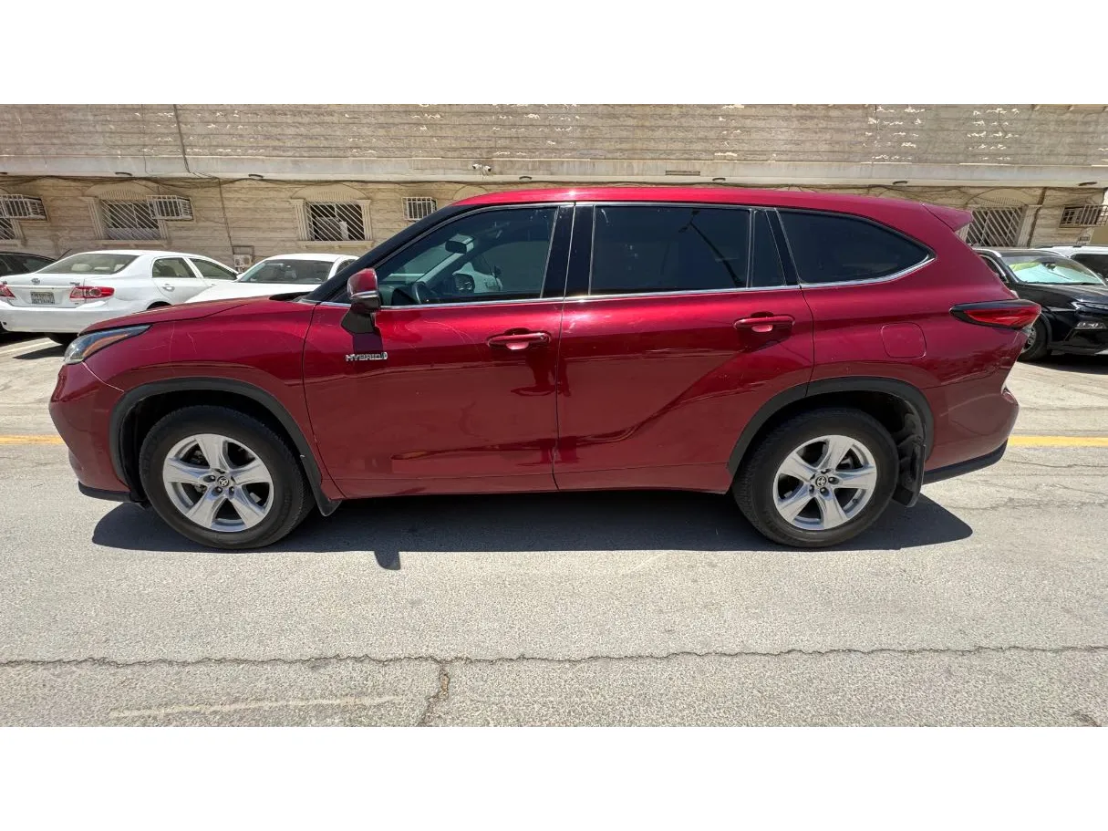 Car image 8