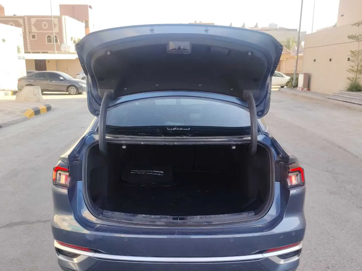 Car image 21