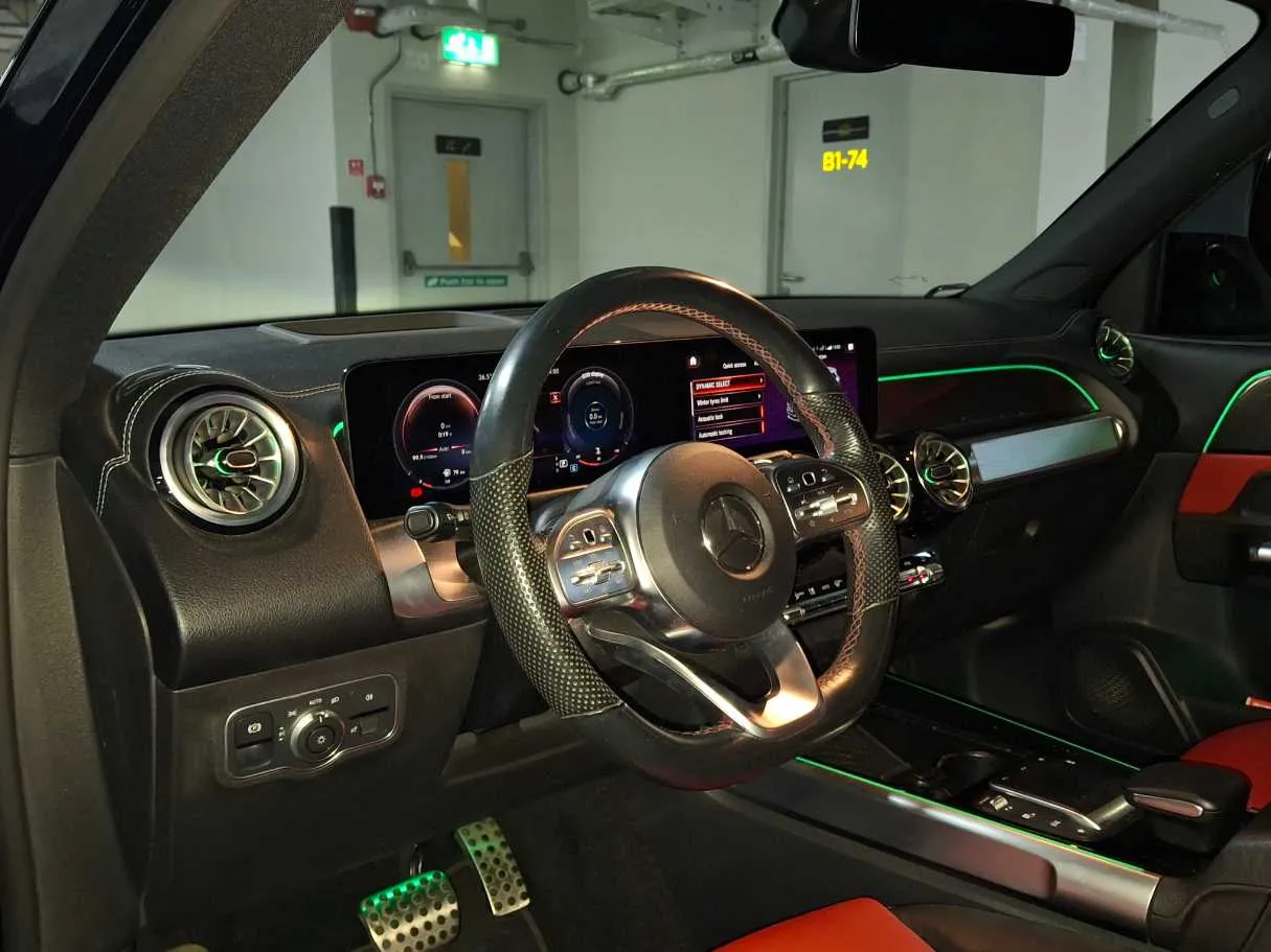 Car image 11