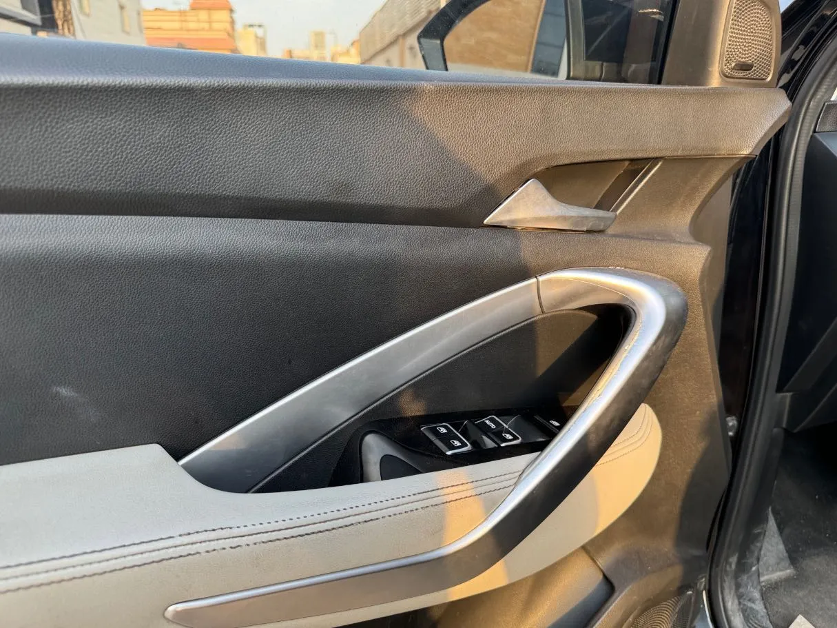Car image 22