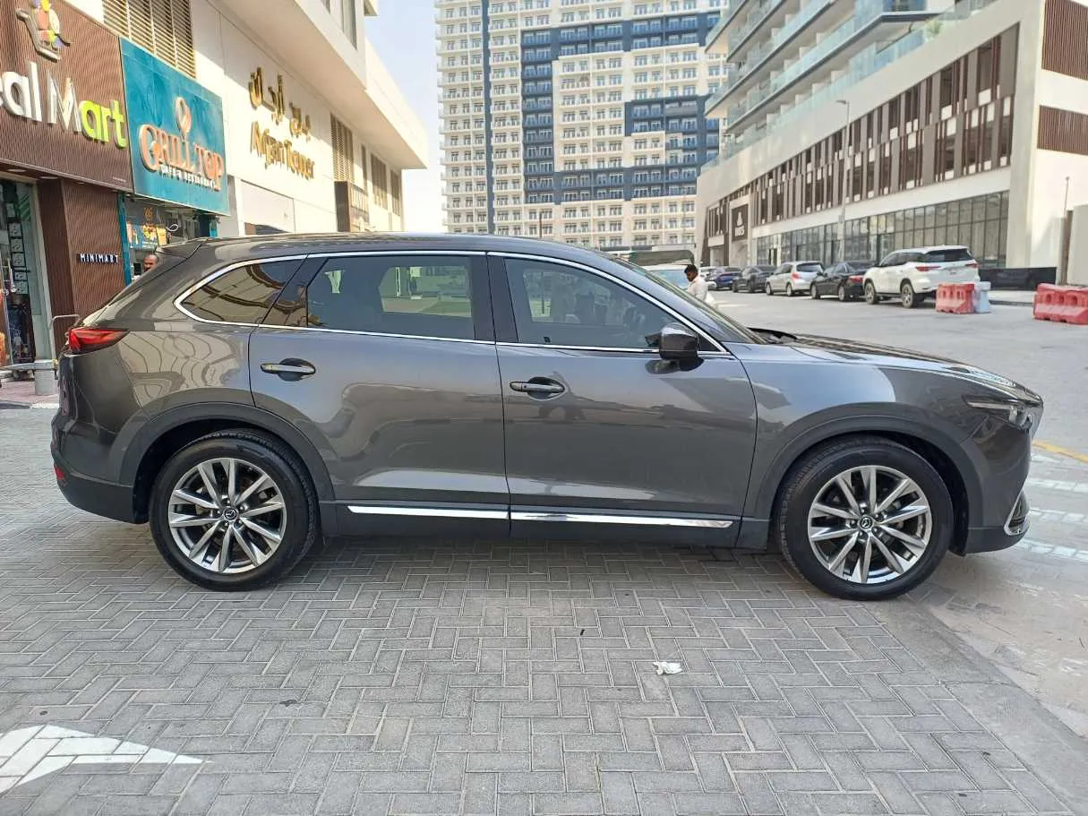 Car image 4
