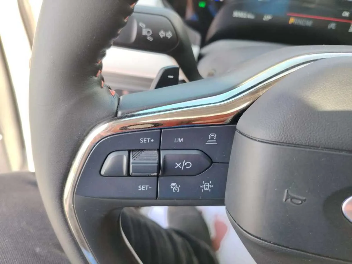 Car image 46