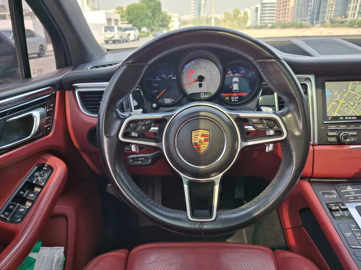Car image 17
