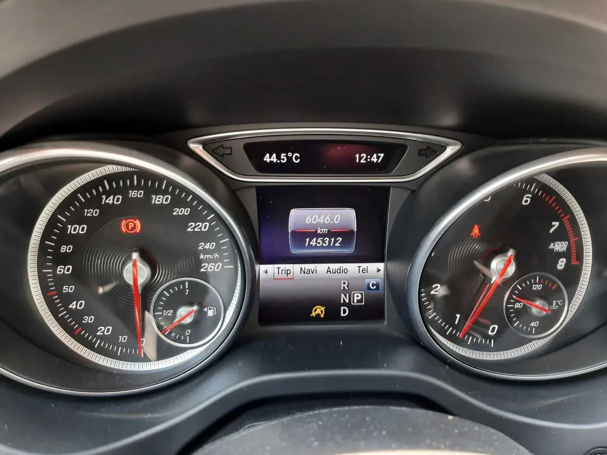 Car image 18