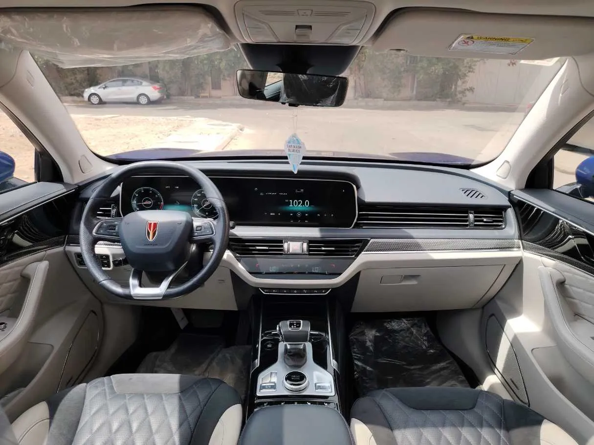 Car image 19