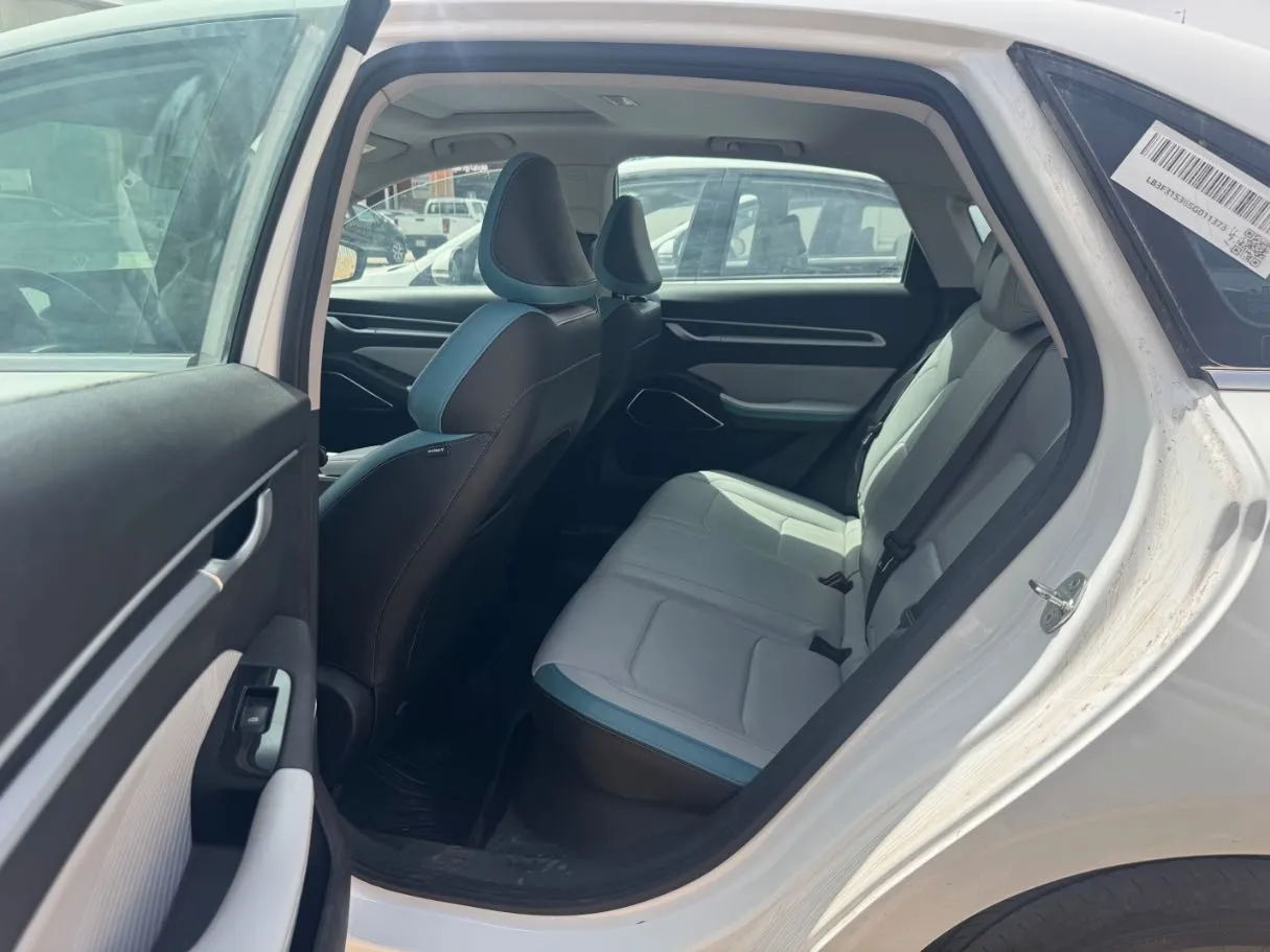 Car image 15