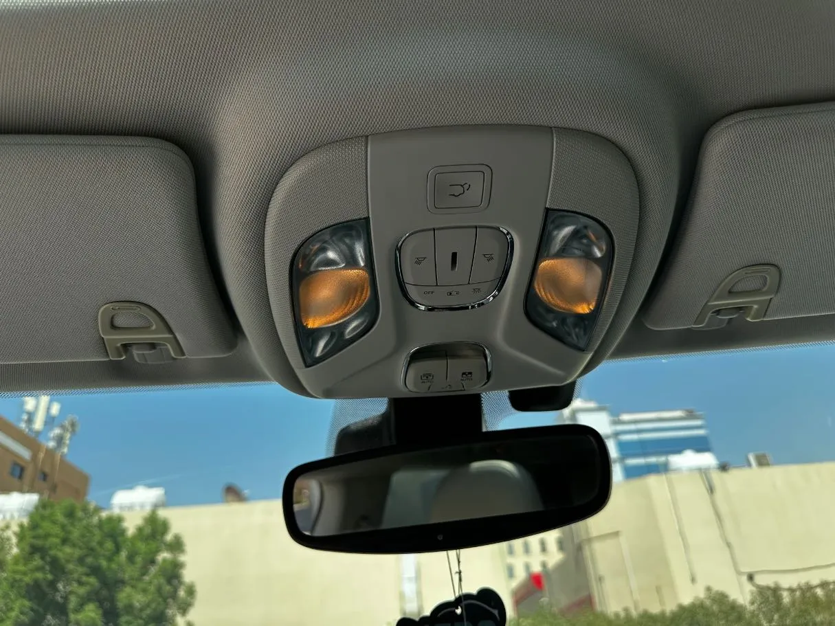Car image 24