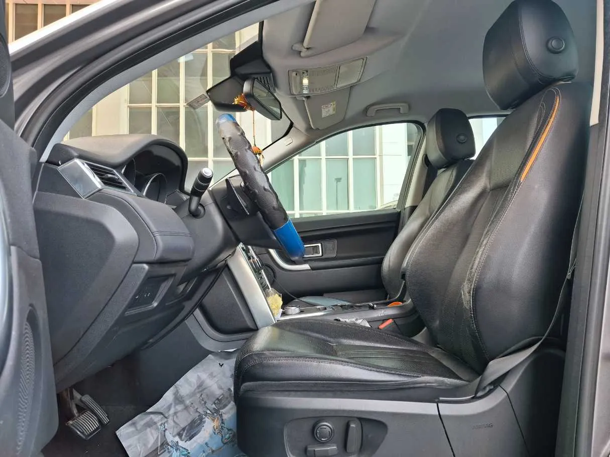 Car image 12