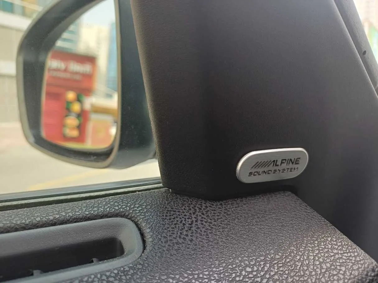 Car image 19