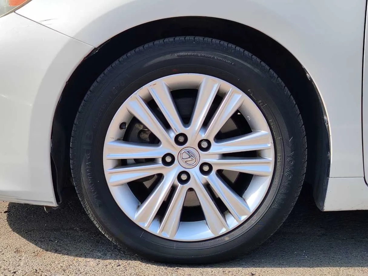 Car image 8