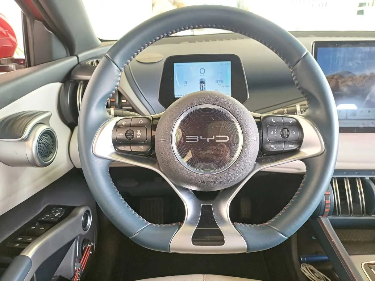 Car image 18
