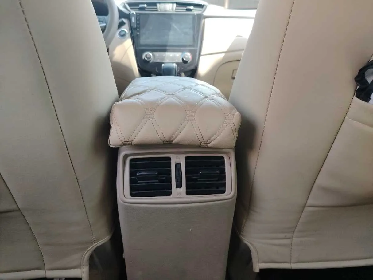 Car image 28