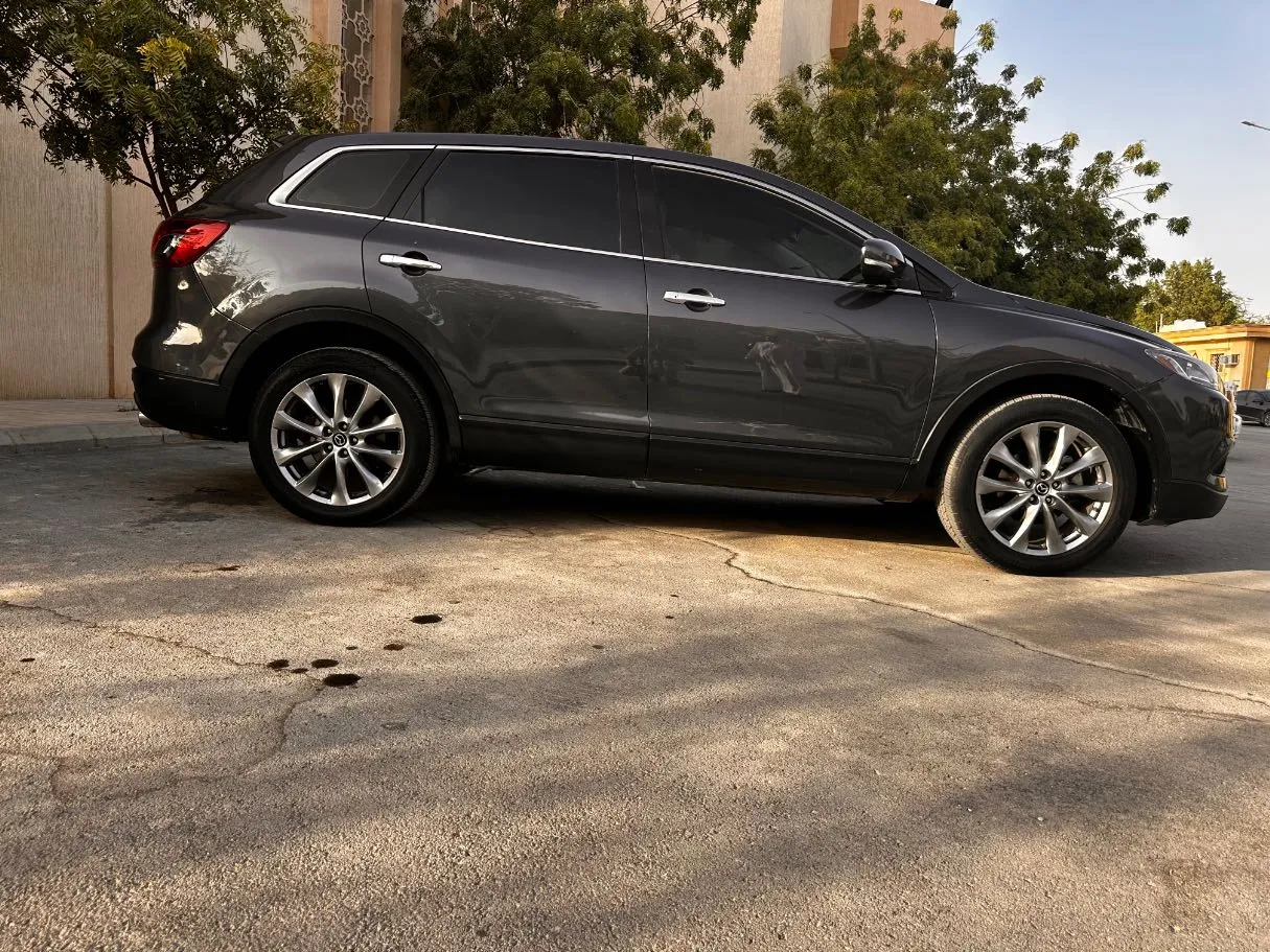 Car image 4
