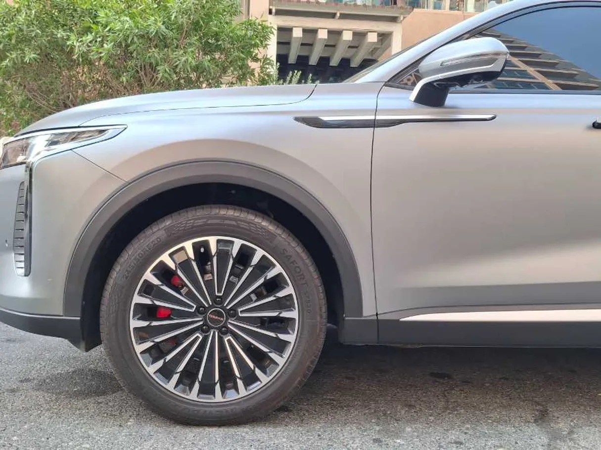 Car image 9