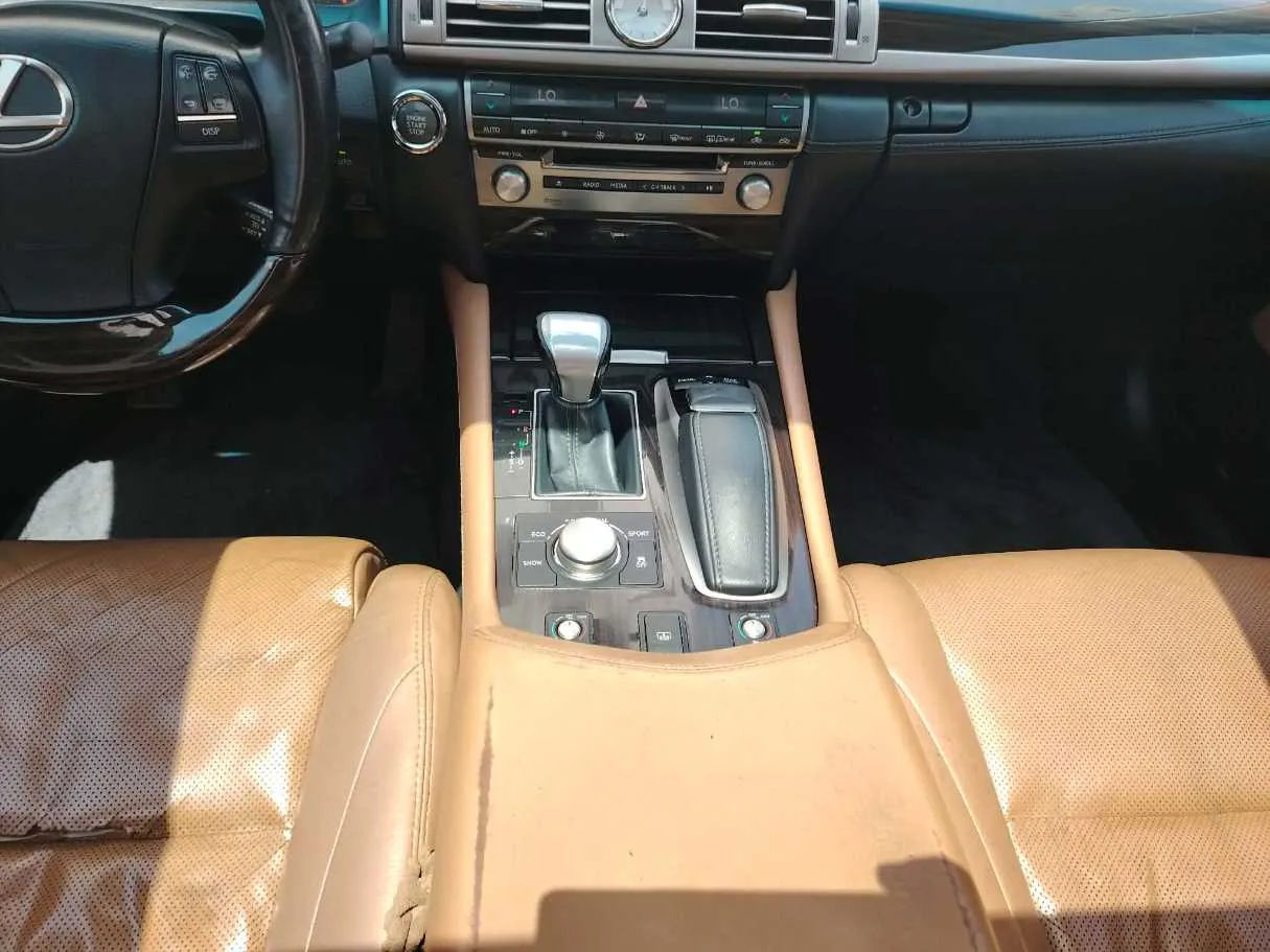 Car image 24