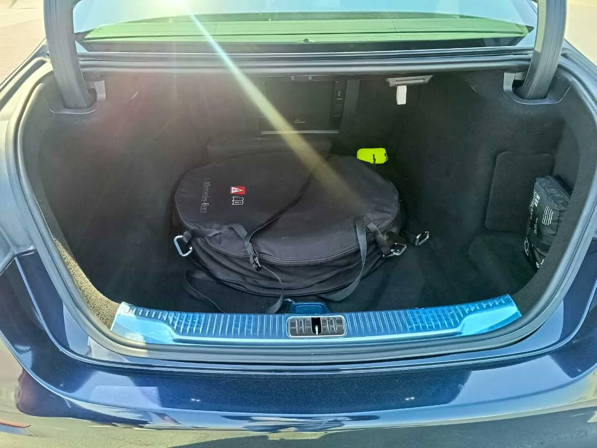 Car image 32