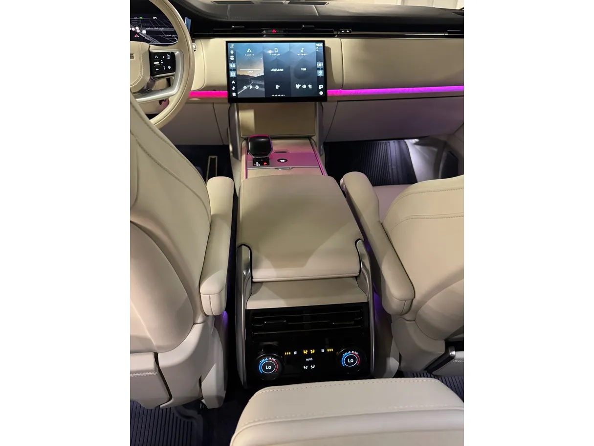 Car image 24