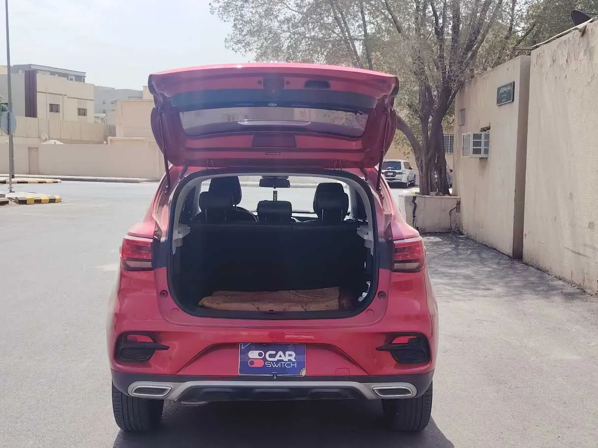 Car image 25