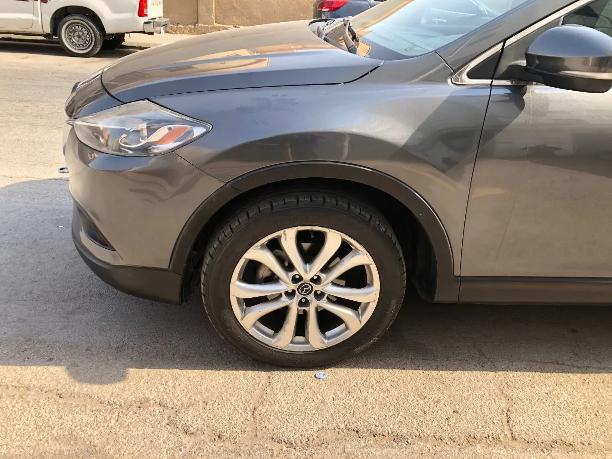 Car image 9