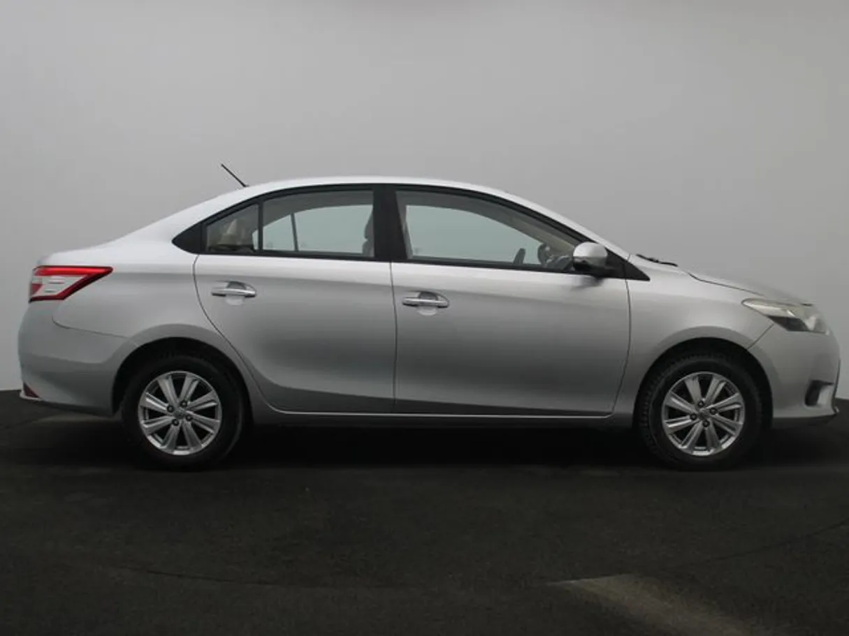 Car image 13